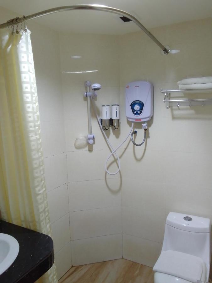 Super Oyo 90464 Borneo Suites Hotel Kota Kinabalu Exterior photo