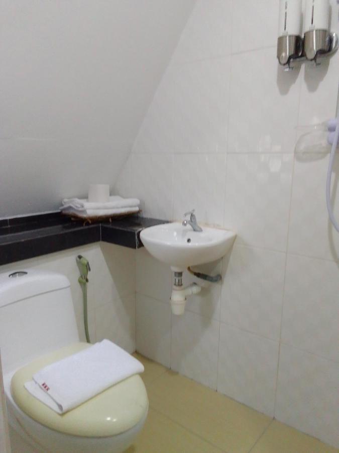 Super Oyo 90464 Borneo Suites Hotel Kota Kinabalu Exterior photo
