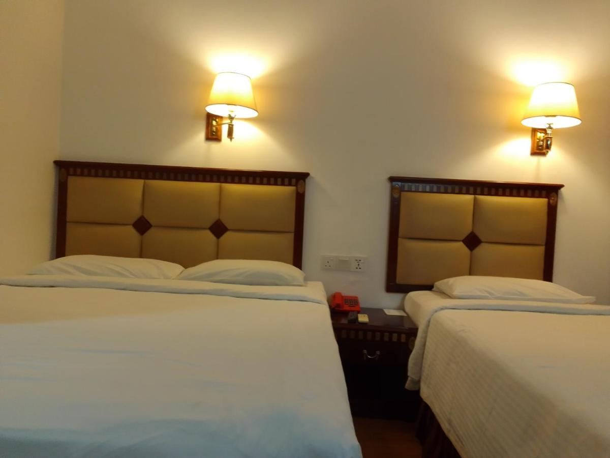 Super Oyo 90464 Borneo Suites Hotel Kota Kinabalu Exterior photo