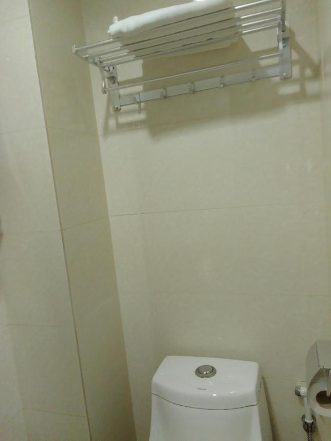 Super Oyo 90464 Borneo Suites Hotel Kota Kinabalu Exterior photo